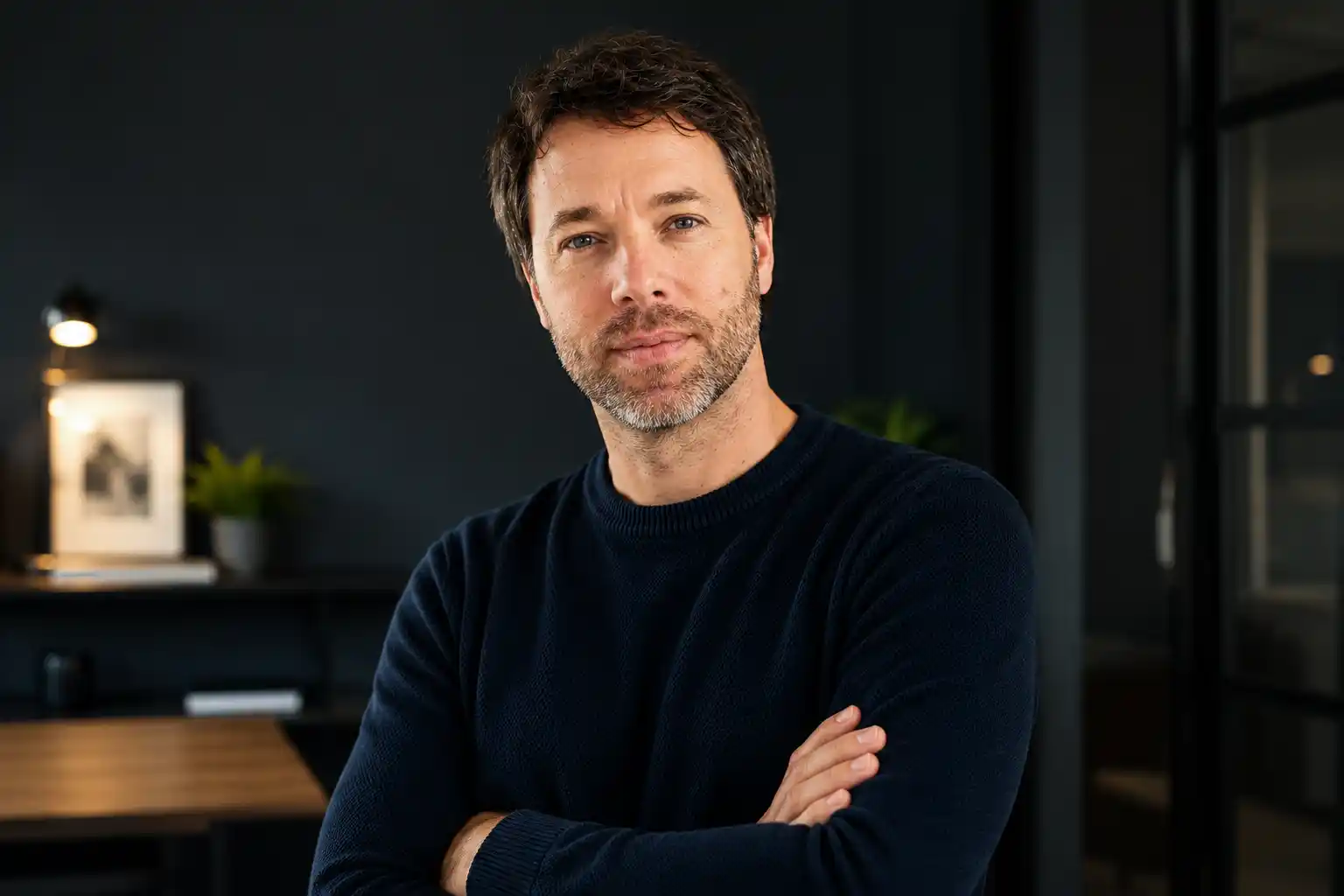 Retrato de Sergio Miguel, consultor de presencia digital para salud mental